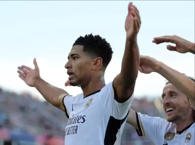 După încă o ediție incendiară a celebrului El Clásico, Real Madrid a reușit să-și mențină superioritatea în fața celor de la Barcelona